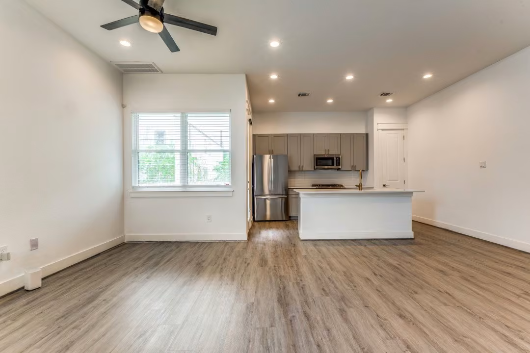 Photo 3 of 728 E 38th Street, Houston, TX