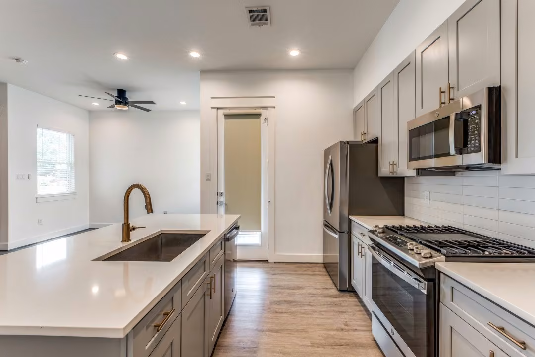 Photo 4 of 728 E 38th Street, Houston, TX