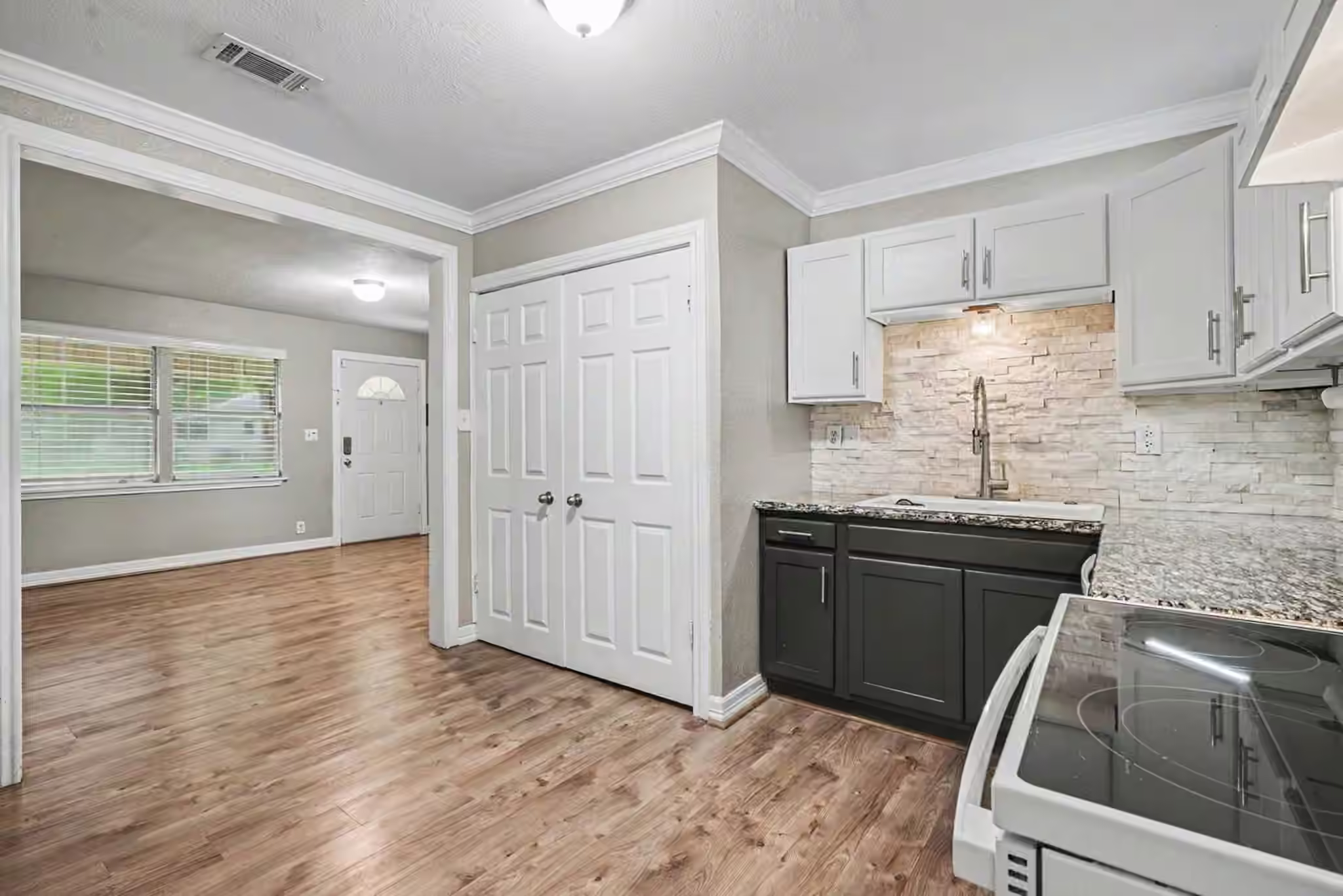 Photo 6 of 905 15th Ave N, Texas City, TX