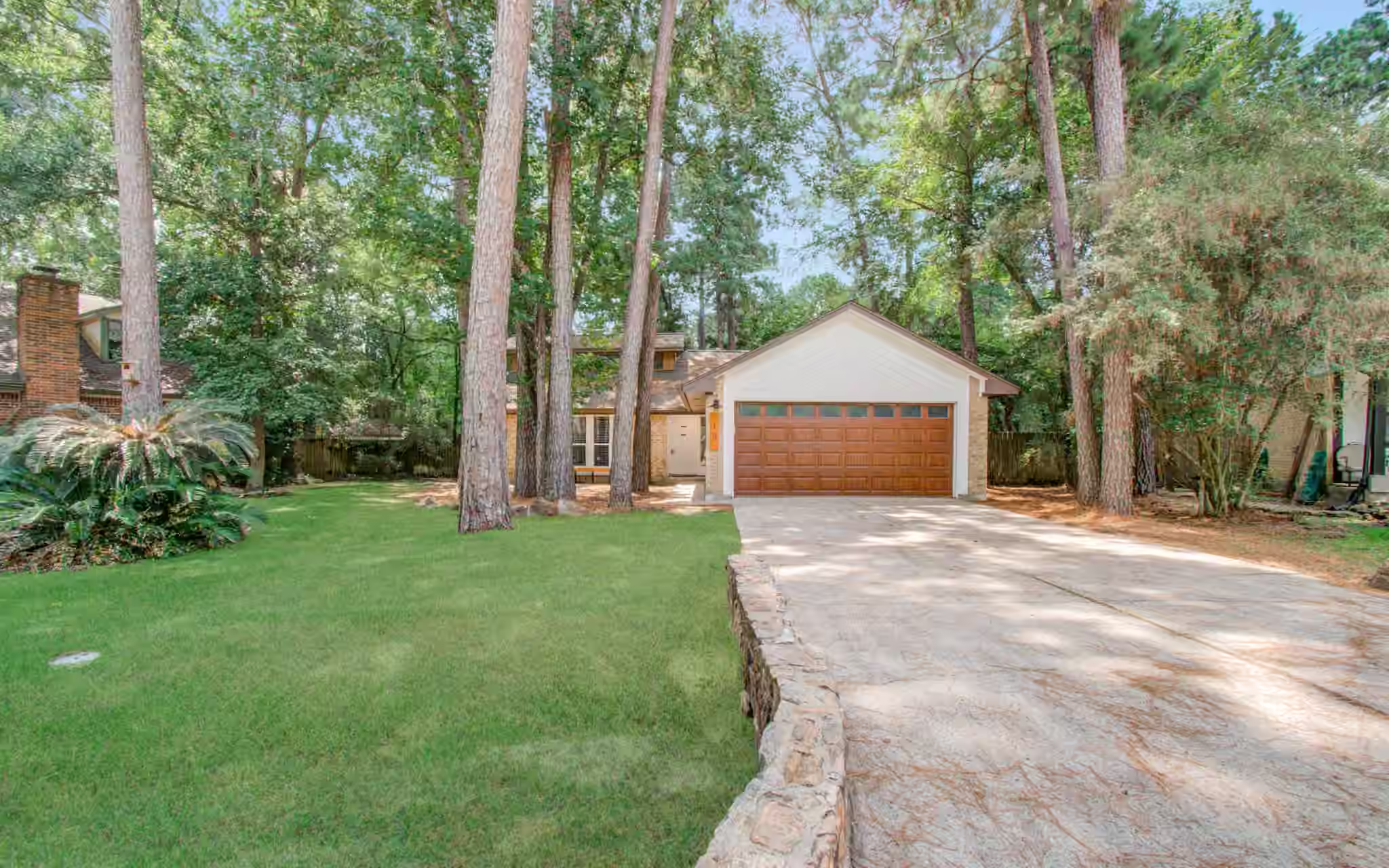 Photo 2 of 19 Tremont Woods Court, The Woodlands, TX