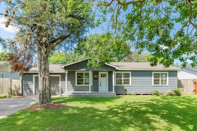 Photo of 303 Yaupon Street, Sweeny, TX