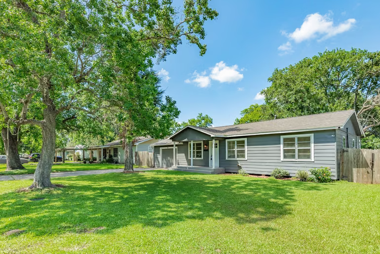 Photo 7 of 303 Yaupon Street, Sweeny, TX