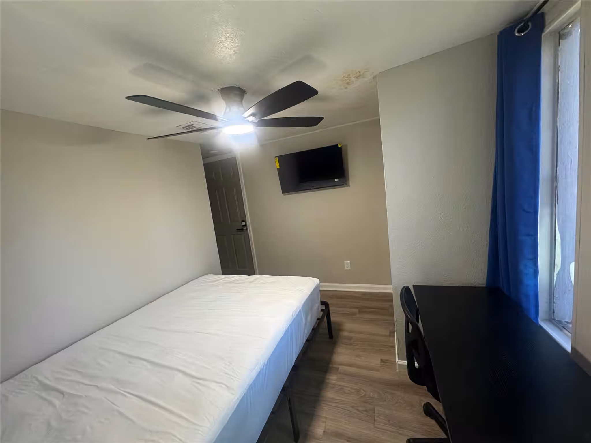 Photo 5 of 5838 Reed Road, Houston, TX