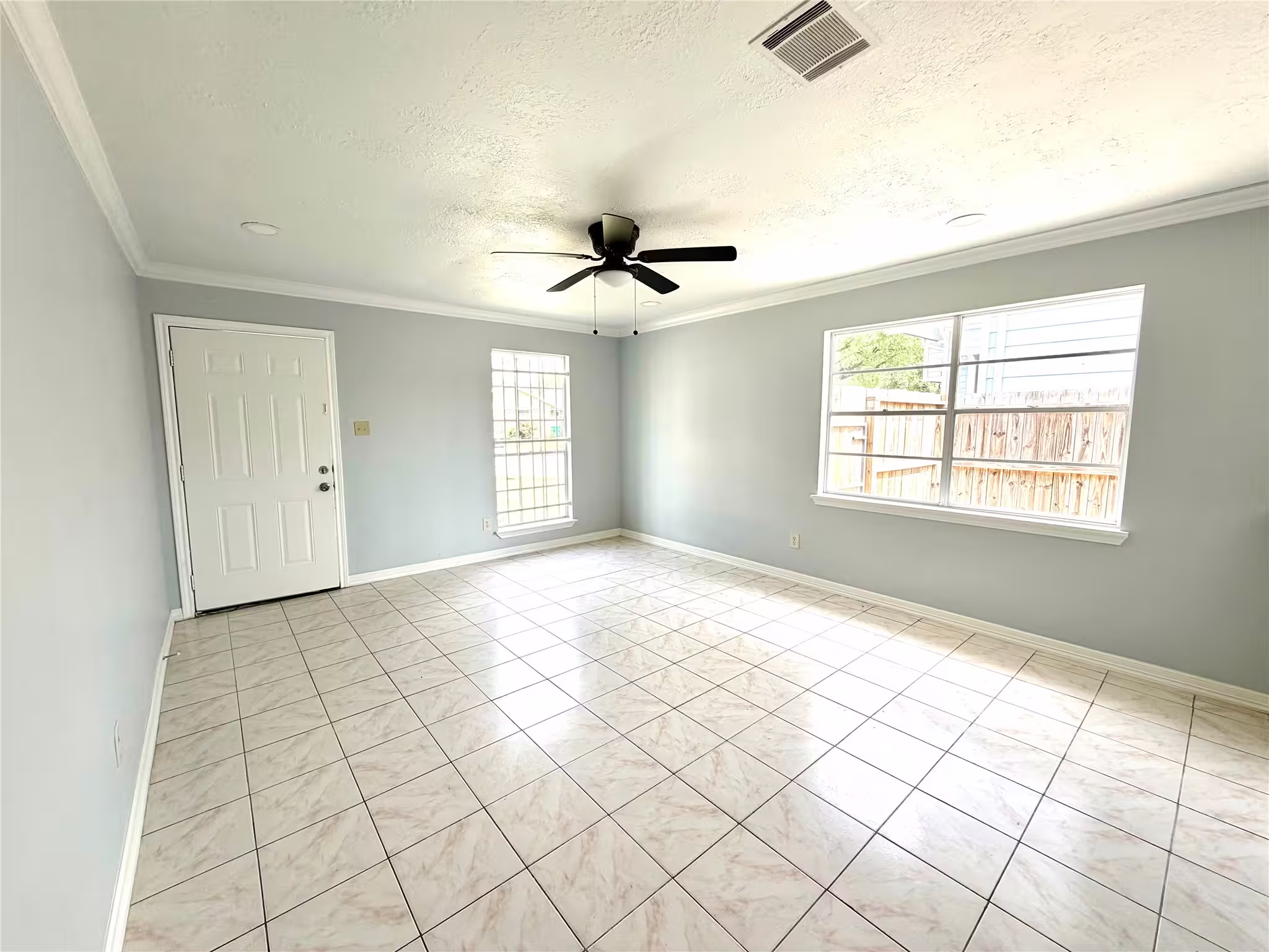 Photo 3 of 718 Blue Rock Court, Houston, TX