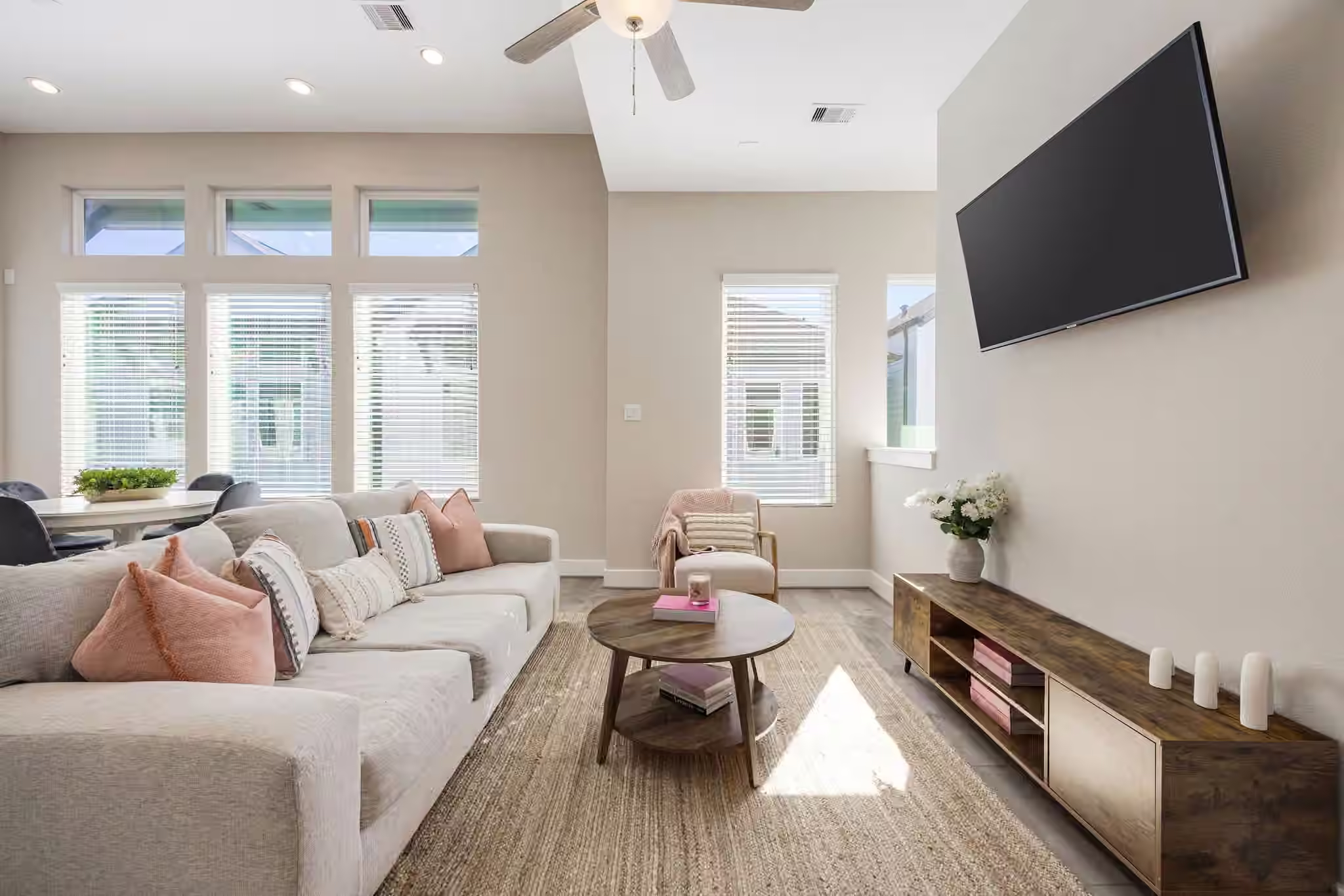 Photo 3 of 4450 W Tidwell Road I, Houston, TX