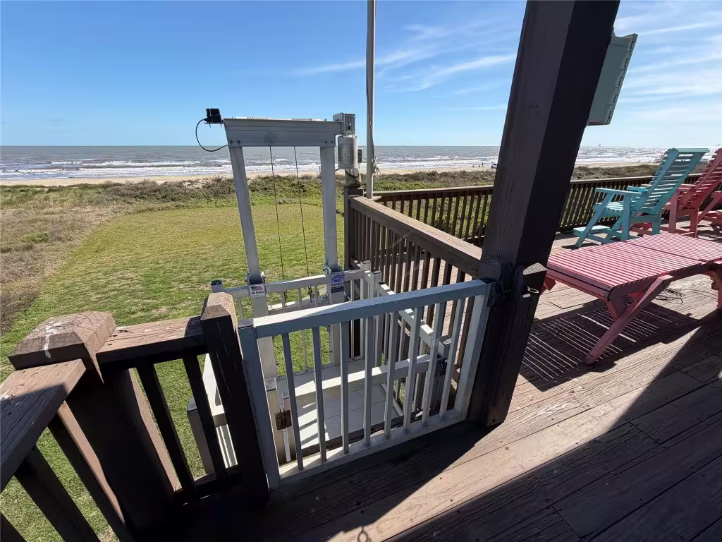 Photo 6 of 3180 Gulf Castle Drive, Crystal Beach, TX