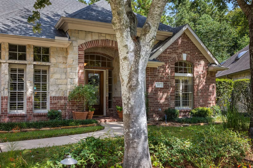 Photo 2 of 62 S Warbler Bend Circle, The Woodlands, TX
