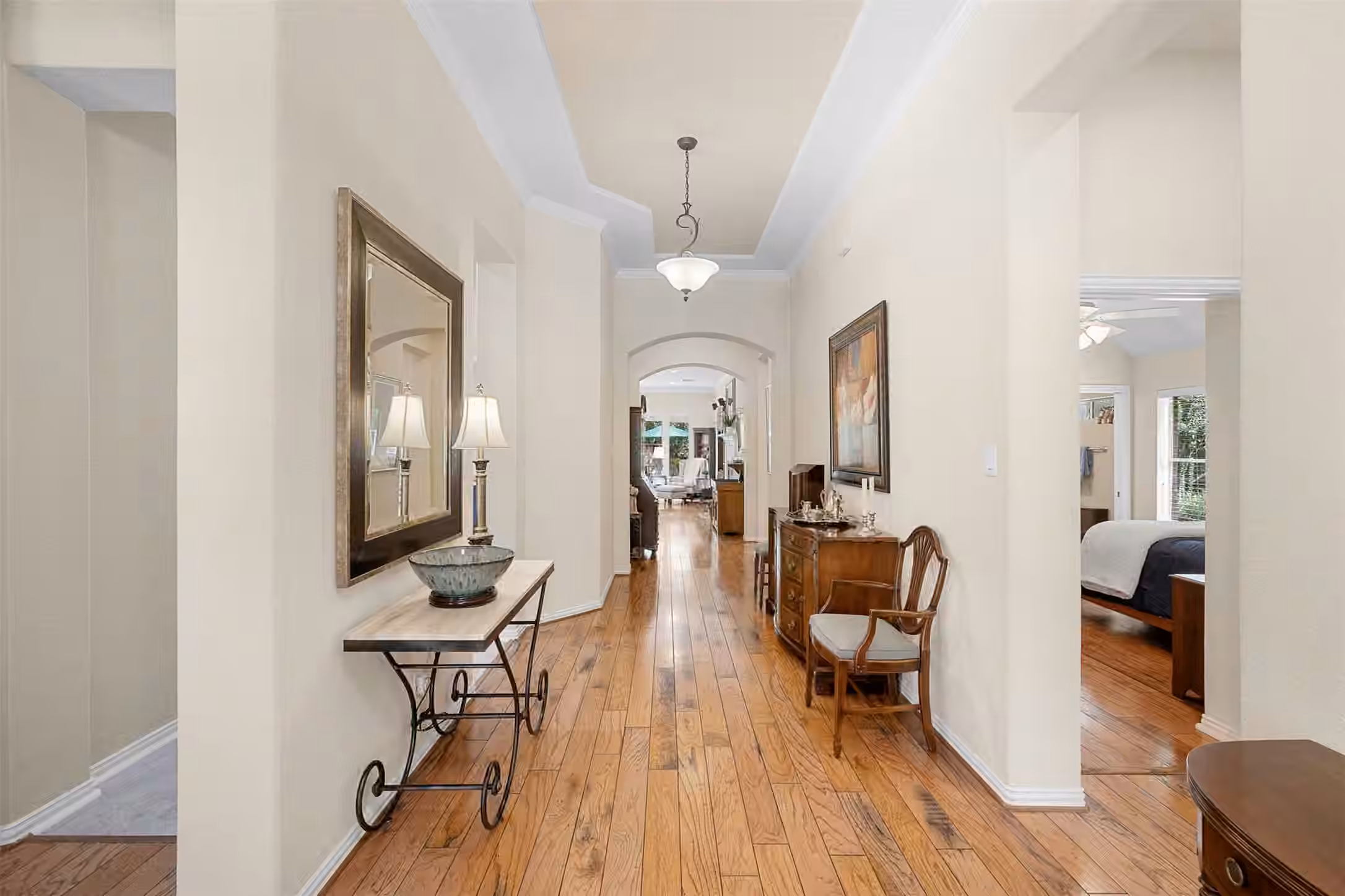 Photo 5 of 62 S Warbler Bend Circle, The Woodlands, TX