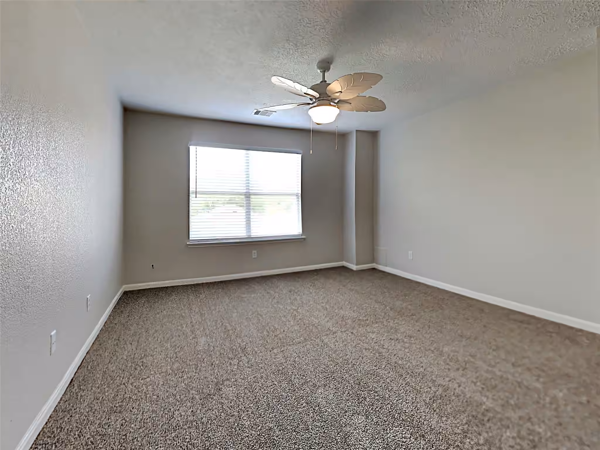 Photo 5 of 19023 Remington Park Drive, Houston, TX