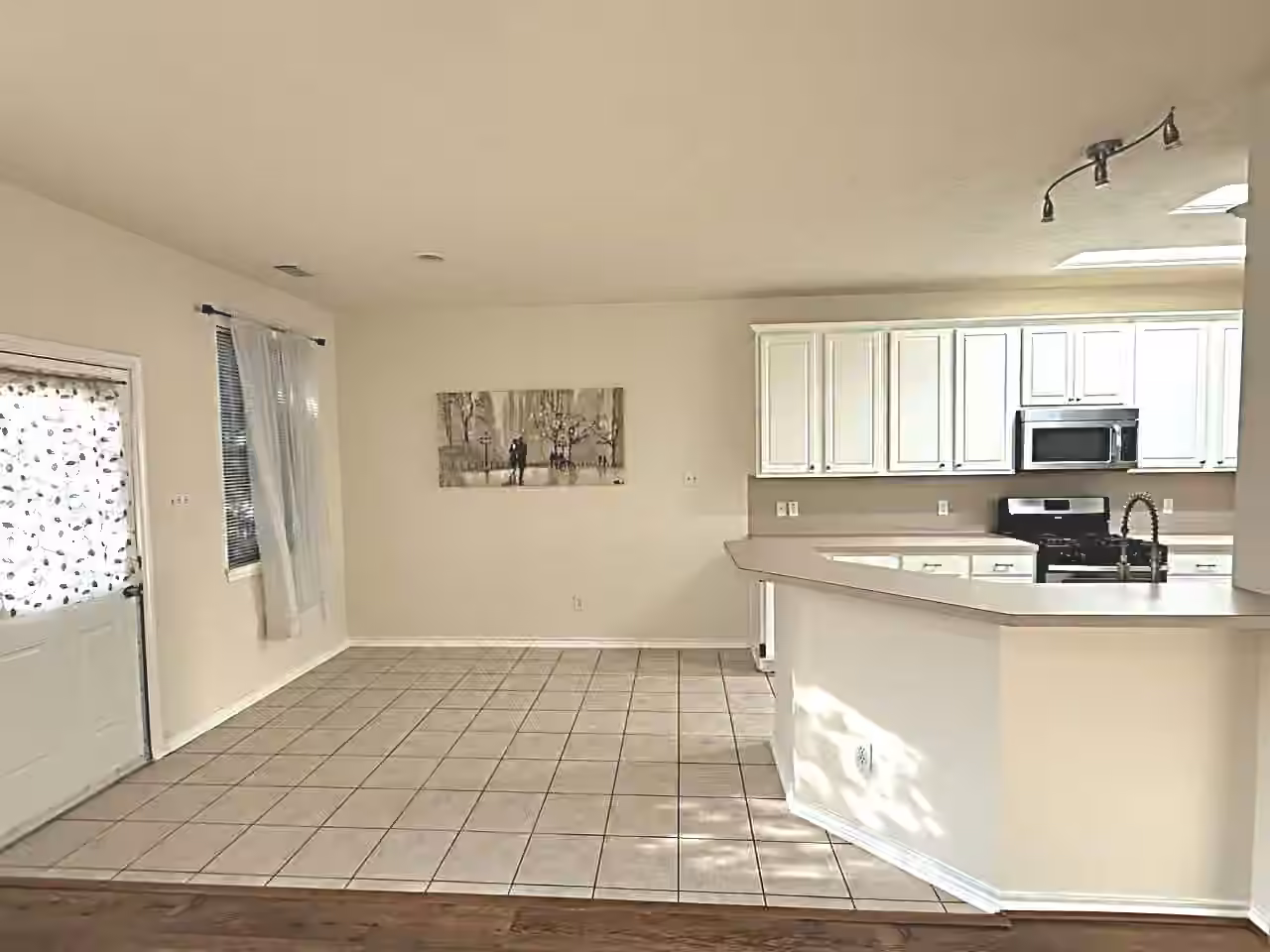 Photo 5 of 6135 MORNINGSHIRE LN, Houston, TX