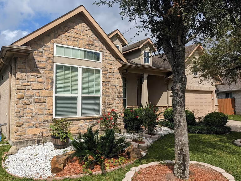 Photo 2 of 2714 White Falls Drive, Pearland, TX