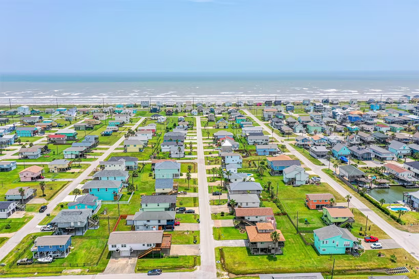 Photo 5 of 4030 Fort Bend Drive, Galveston, TX