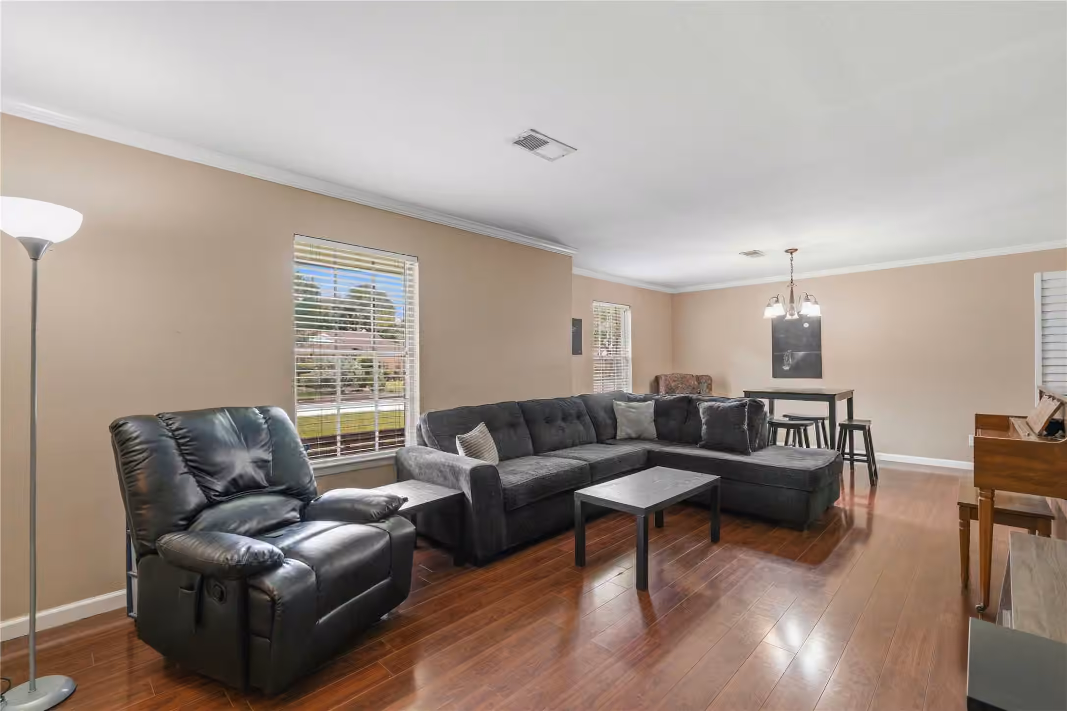 Photo 6 of 9546 Meadowvale Drive, Houston, TX