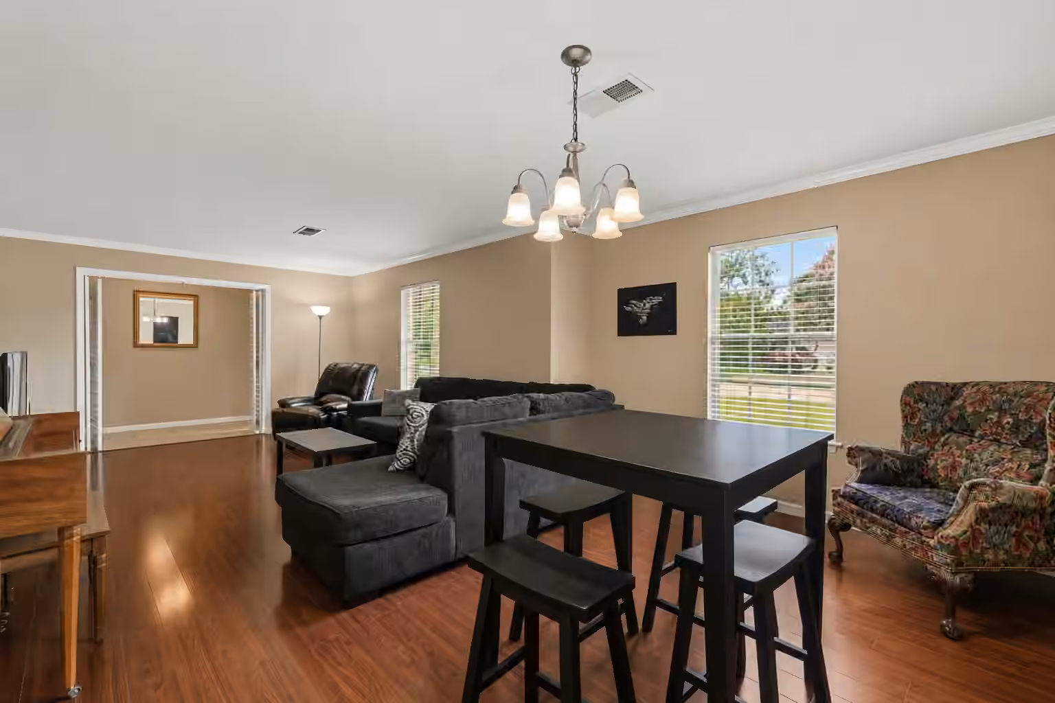 Photo 7 of 9546 Meadowvale Drive, Houston, TX