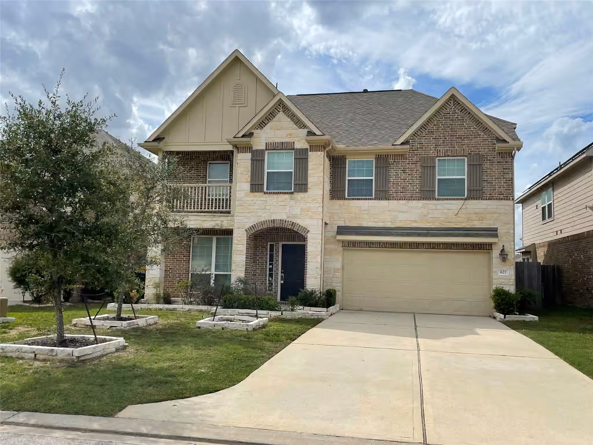 Photo of 627 Oak Circle Drive E, Conroe, TX