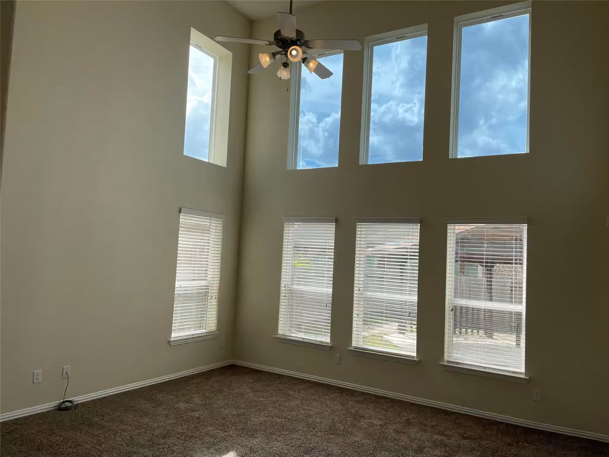 Photo 3 of 627 Oak Circle Drive E, Conroe, TX
