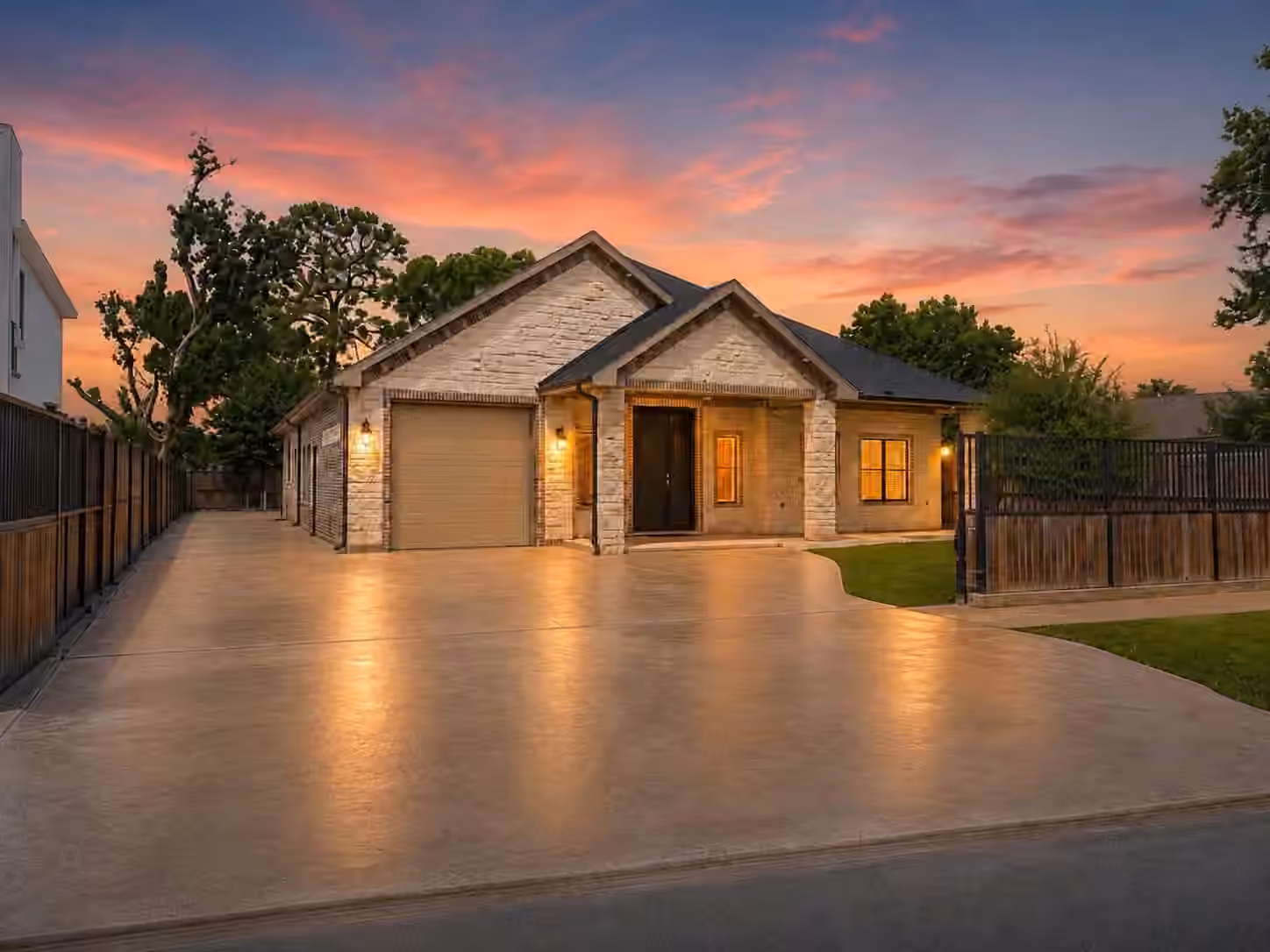 Photo of 7105 Weyburn Street, Houston, TX