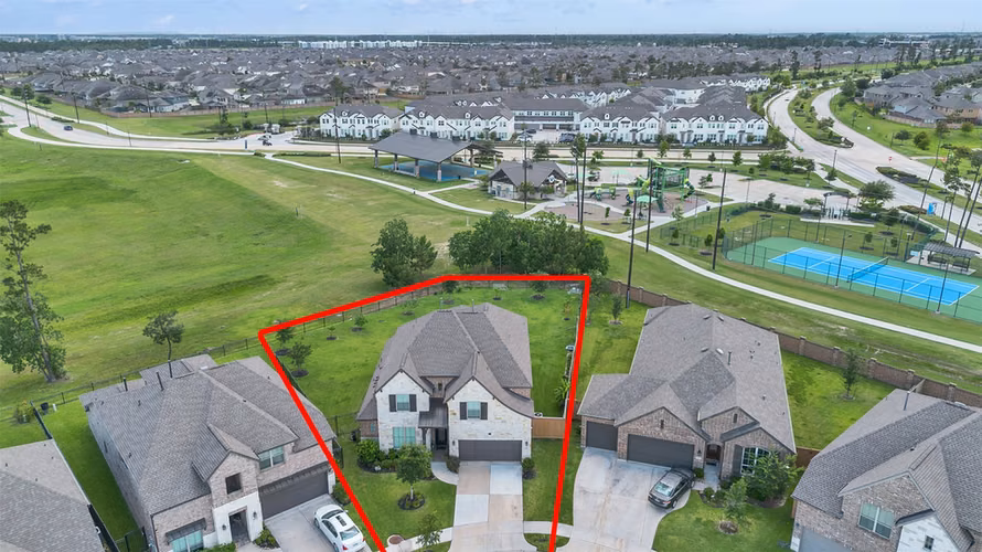 Photo 4 of 15603 Roscobie Park Drive, Humble, TX