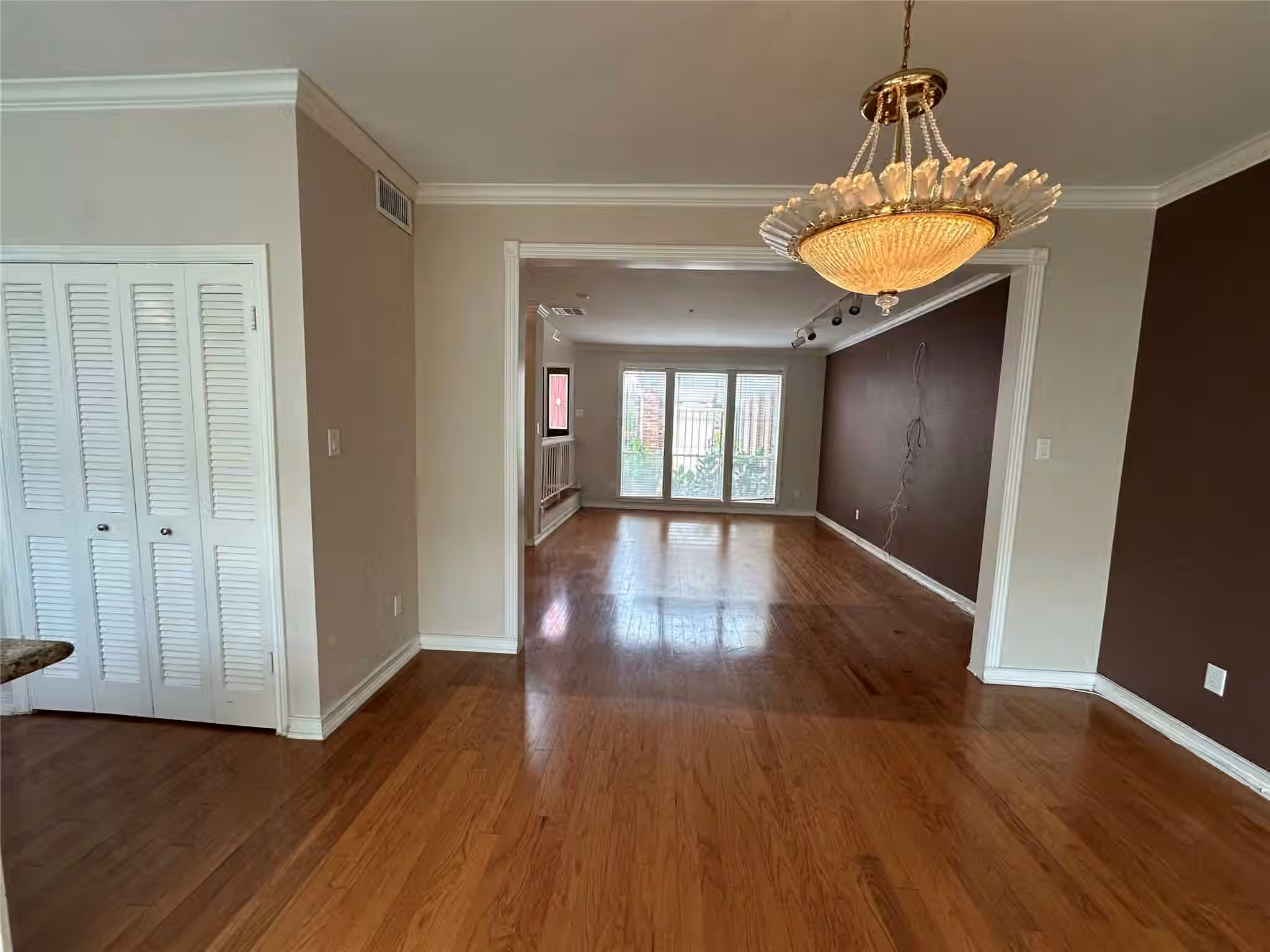 Photo 7 of 5849 Sugar Hill Drive, Houston, TX