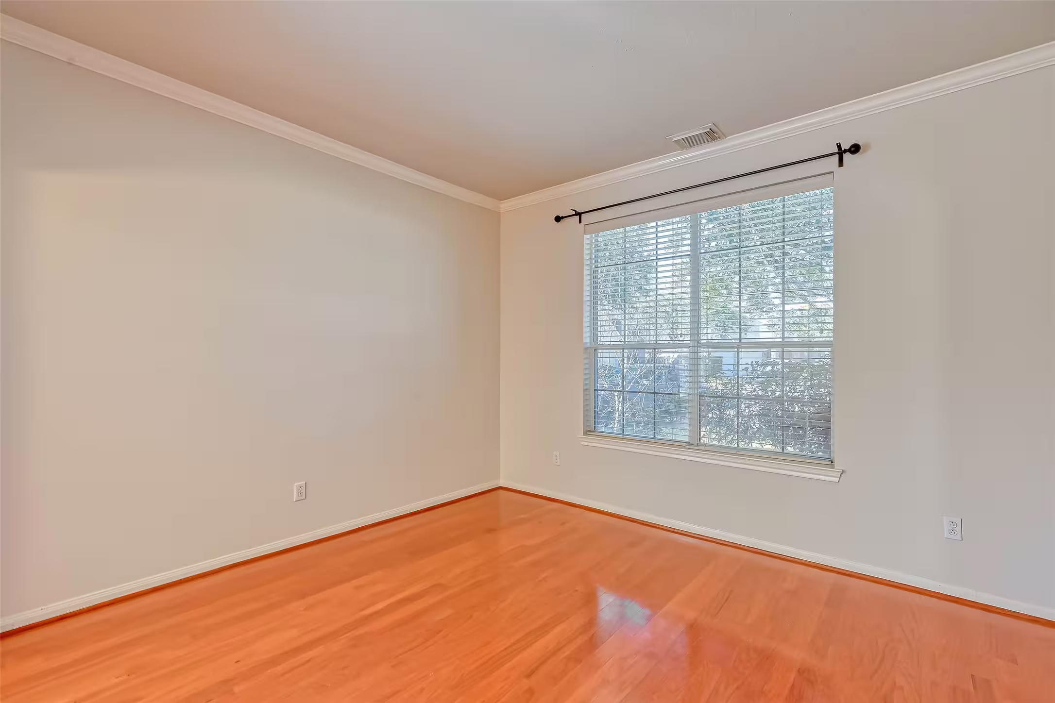 Photo 5 of 607 Bondi Court, Houston, TX