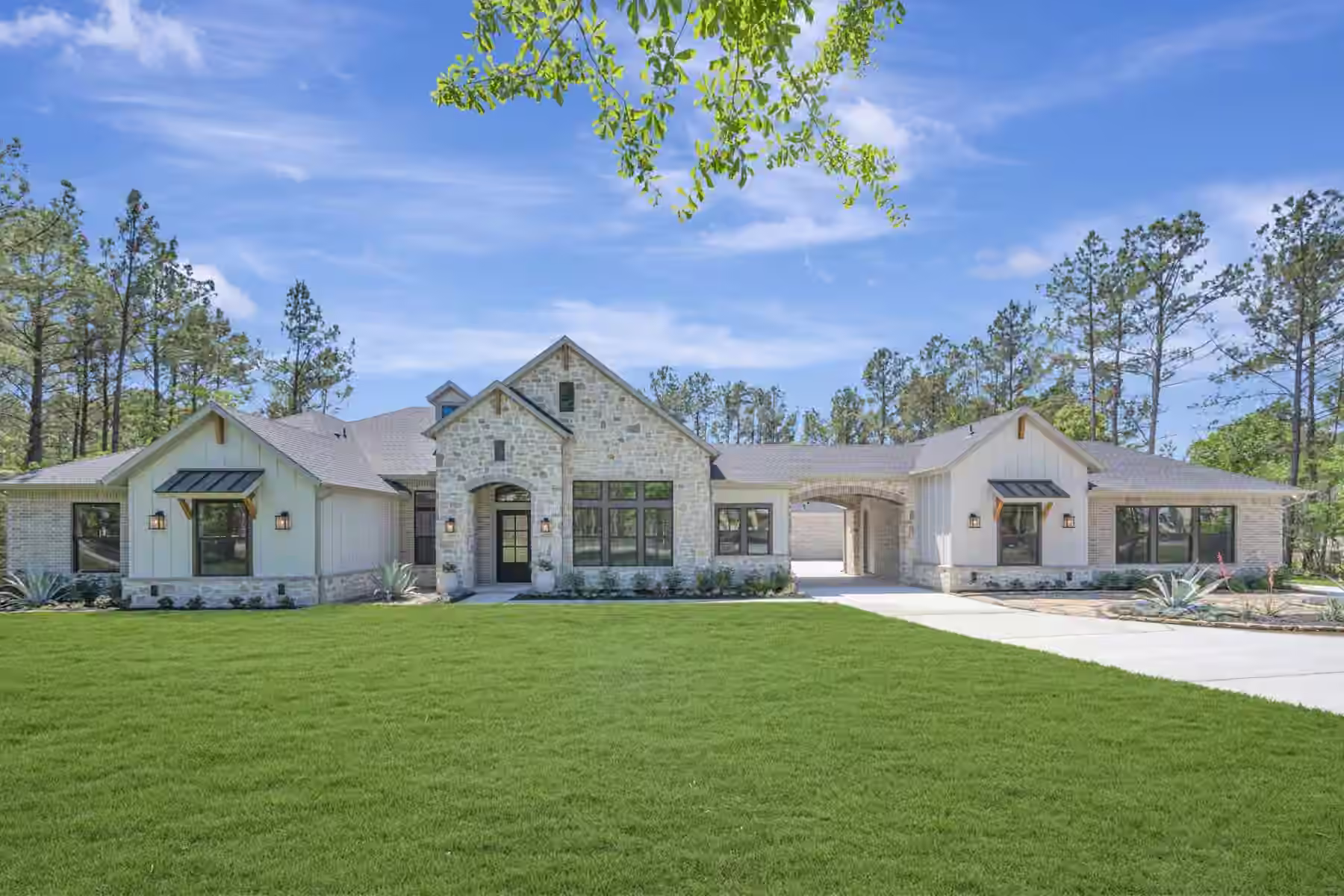 Photo of 7741 Dog Wood Acres Drive, Montgomery, TX