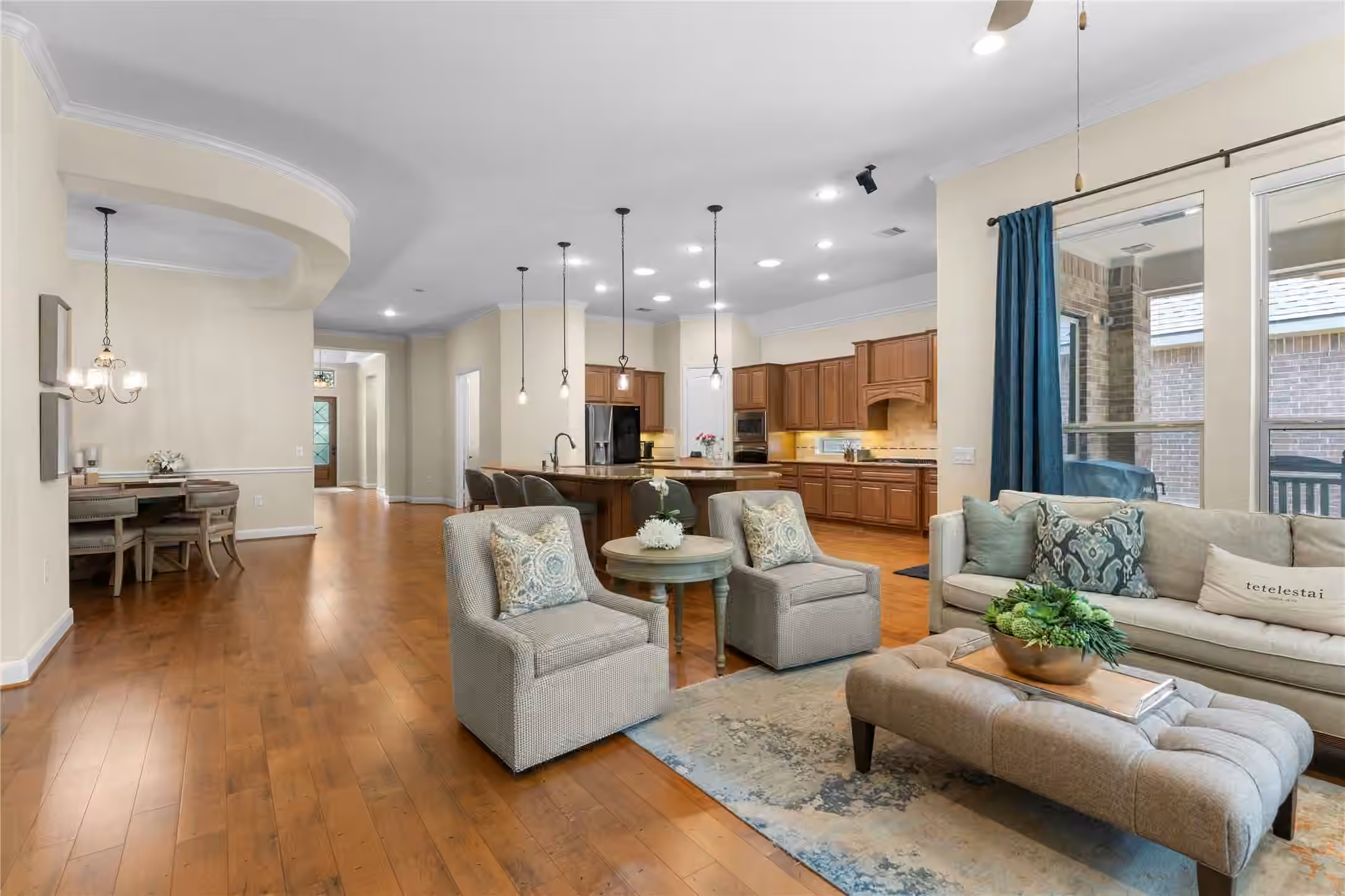 Photo 2 of 7 Brakendale Place, The Woodlands, TX