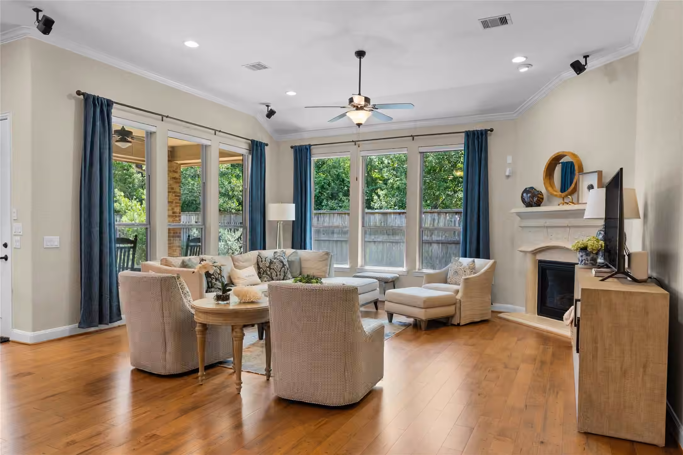 Photo 4 of 7 Brakendale Place, The Woodlands, TX