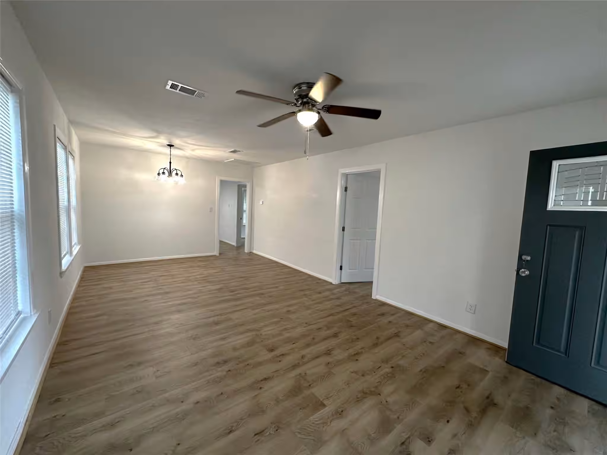 Photo 4 of 1010 Palestine Street, Conroe, TX