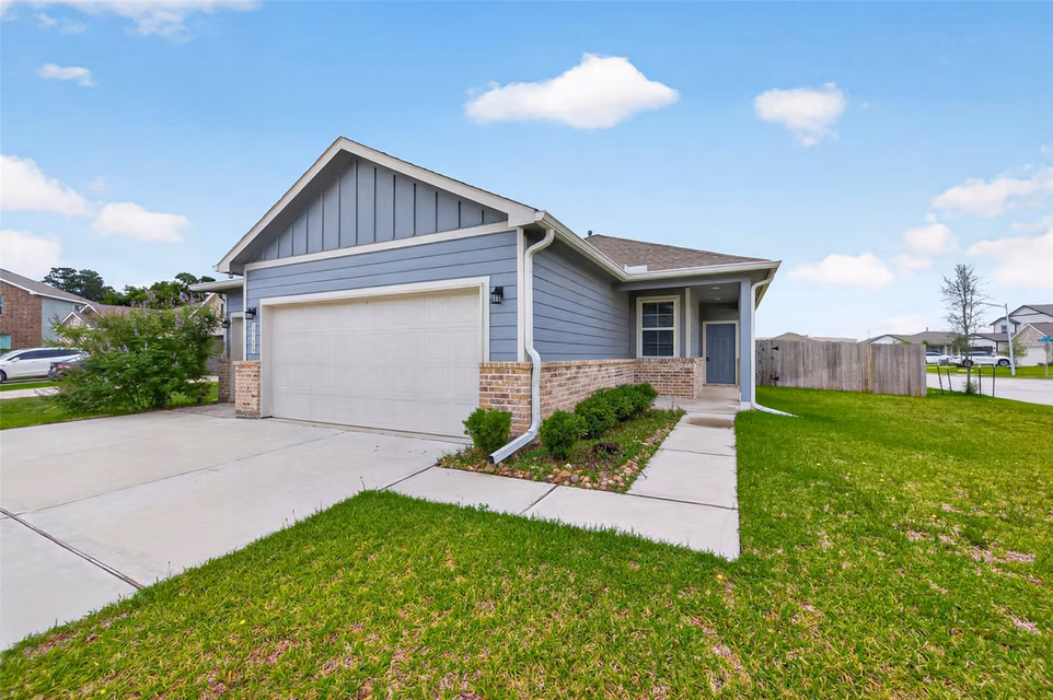Photo 2 of 17104 Coulter Pine Court, Conroe, TX