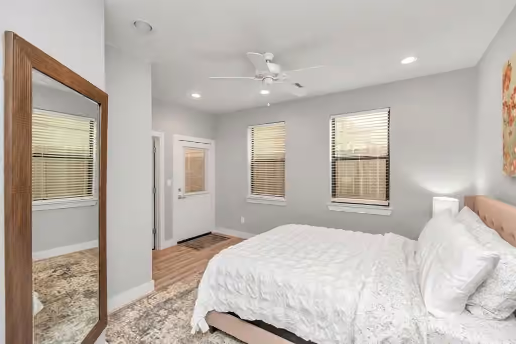 Photo 4 of 2119 Hadley Street, Houston, TX