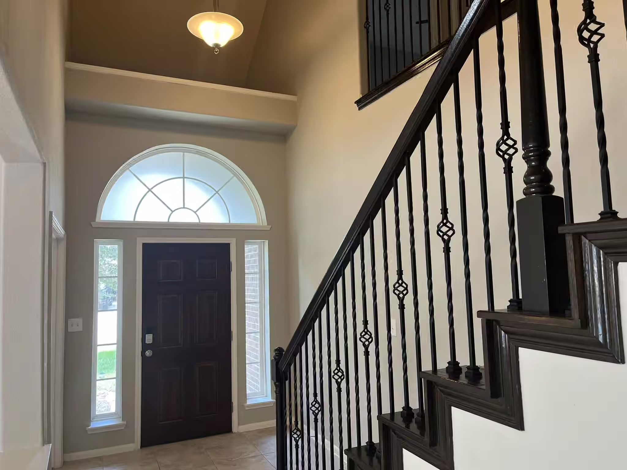 Photo 4 of 4002 Longwood Drive, Mont Belvieu, TX