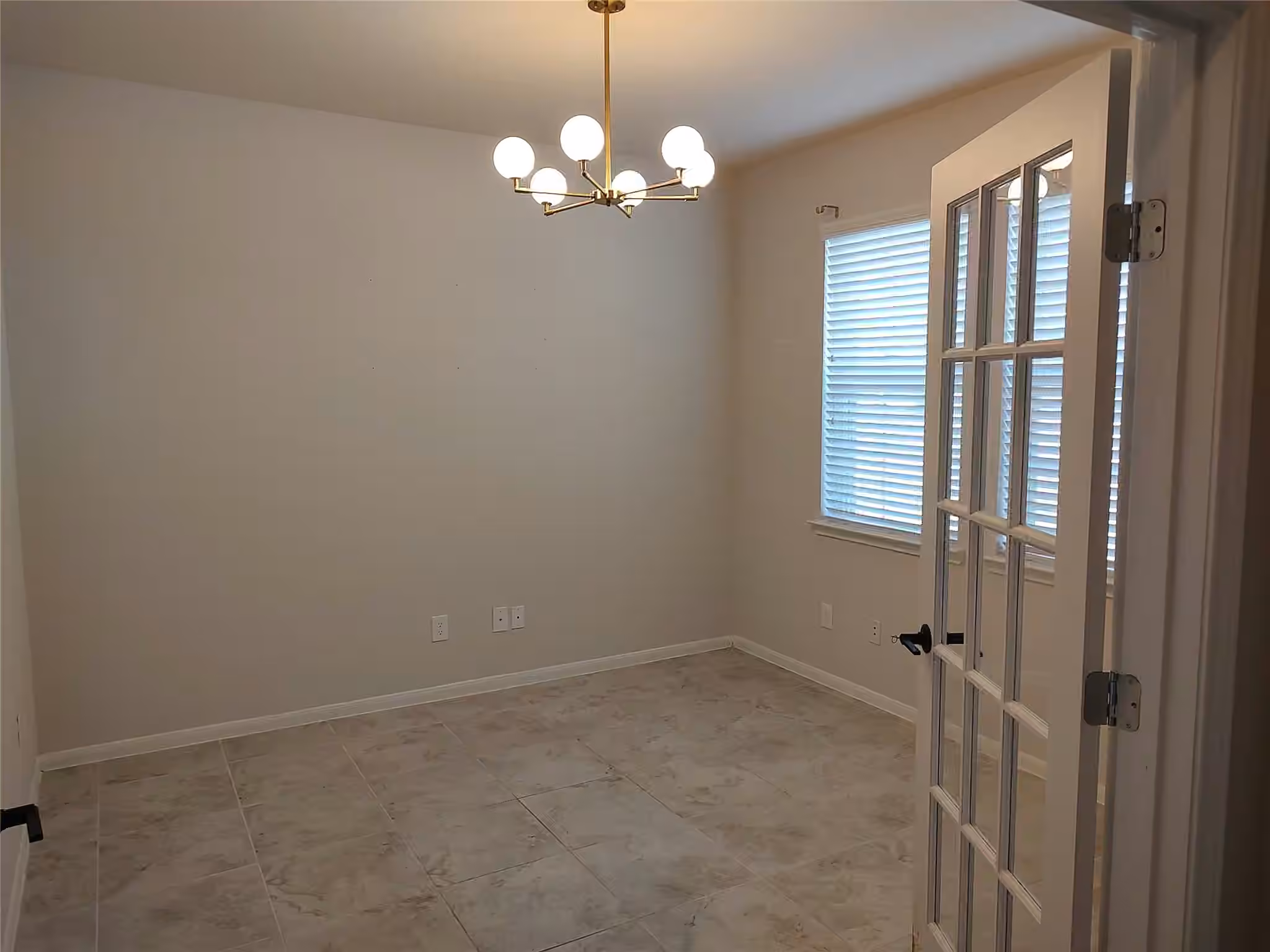 Photo 5 of 4002 Longwood Drive, Mont Belvieu, TX