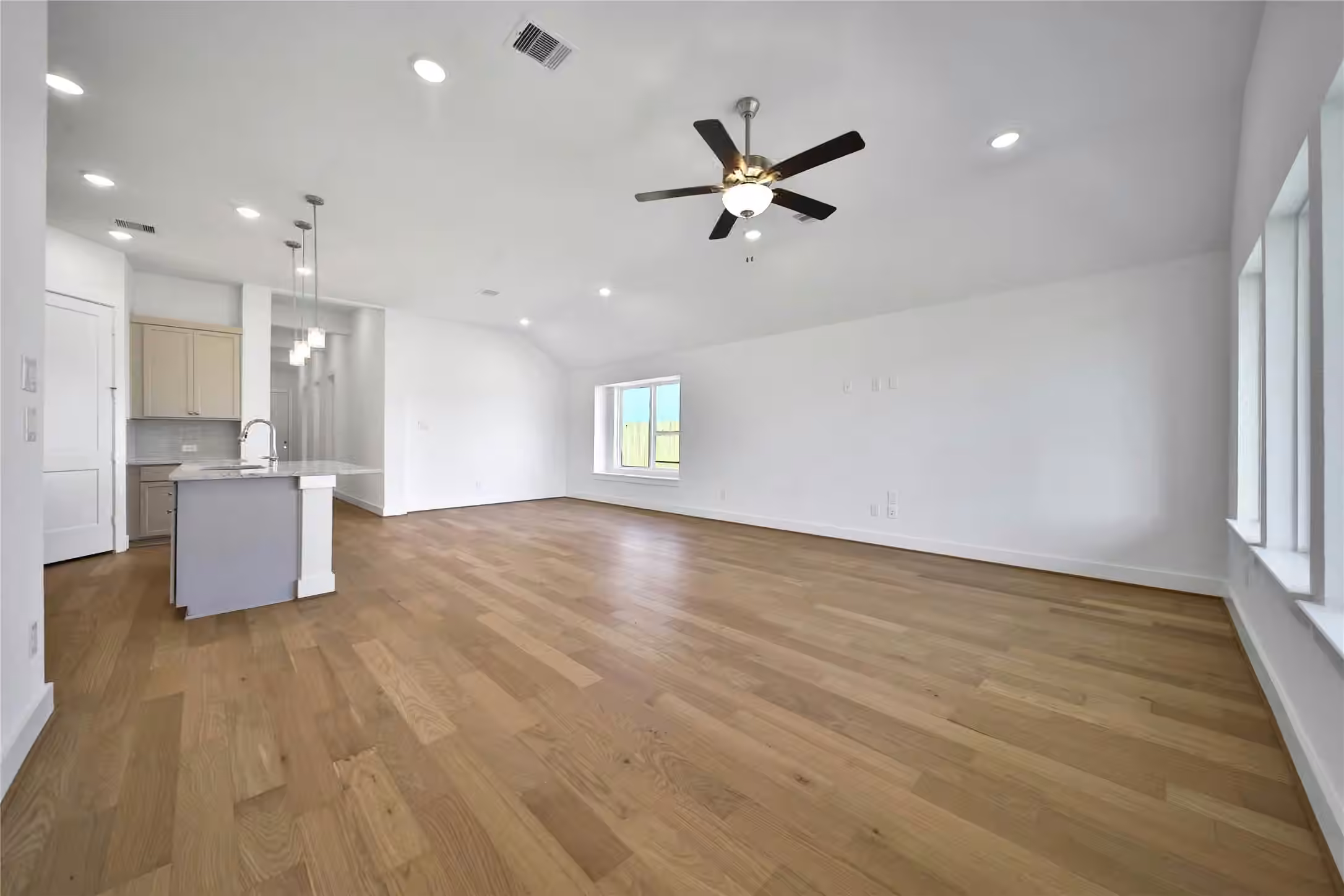 Photo 3 of 1831 Rory Christine Drive, Rosharon, TX