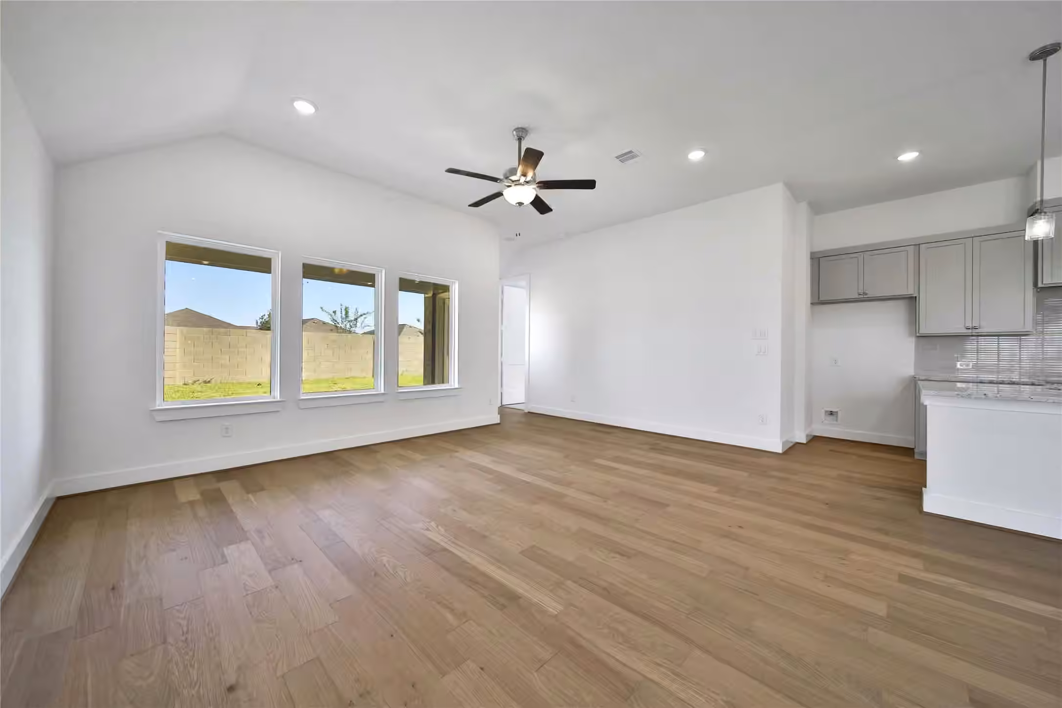 Photo 6 of 1831 Rory Christine Drive, Rosharon, TX