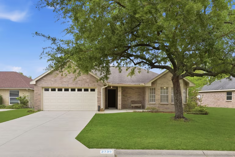 Photo of 2739 S Peach Hollow Circle, Pearland, TX 77584