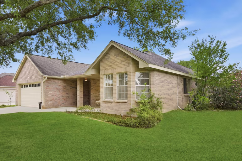 Photo 3 of 2739 S Peach Hollow Circle, Pearland, TX