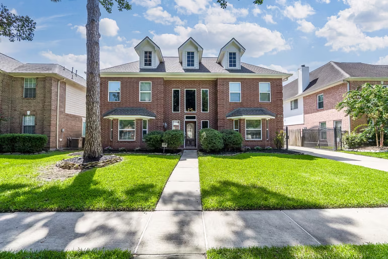 Photo 3 of 8814 Apple Mill Drive, Houston, TX