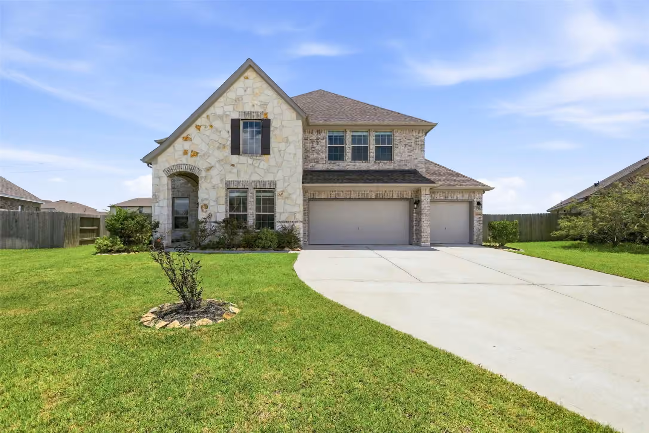 Photo 3 of 9606 Pleasant Way, Baytown, TX