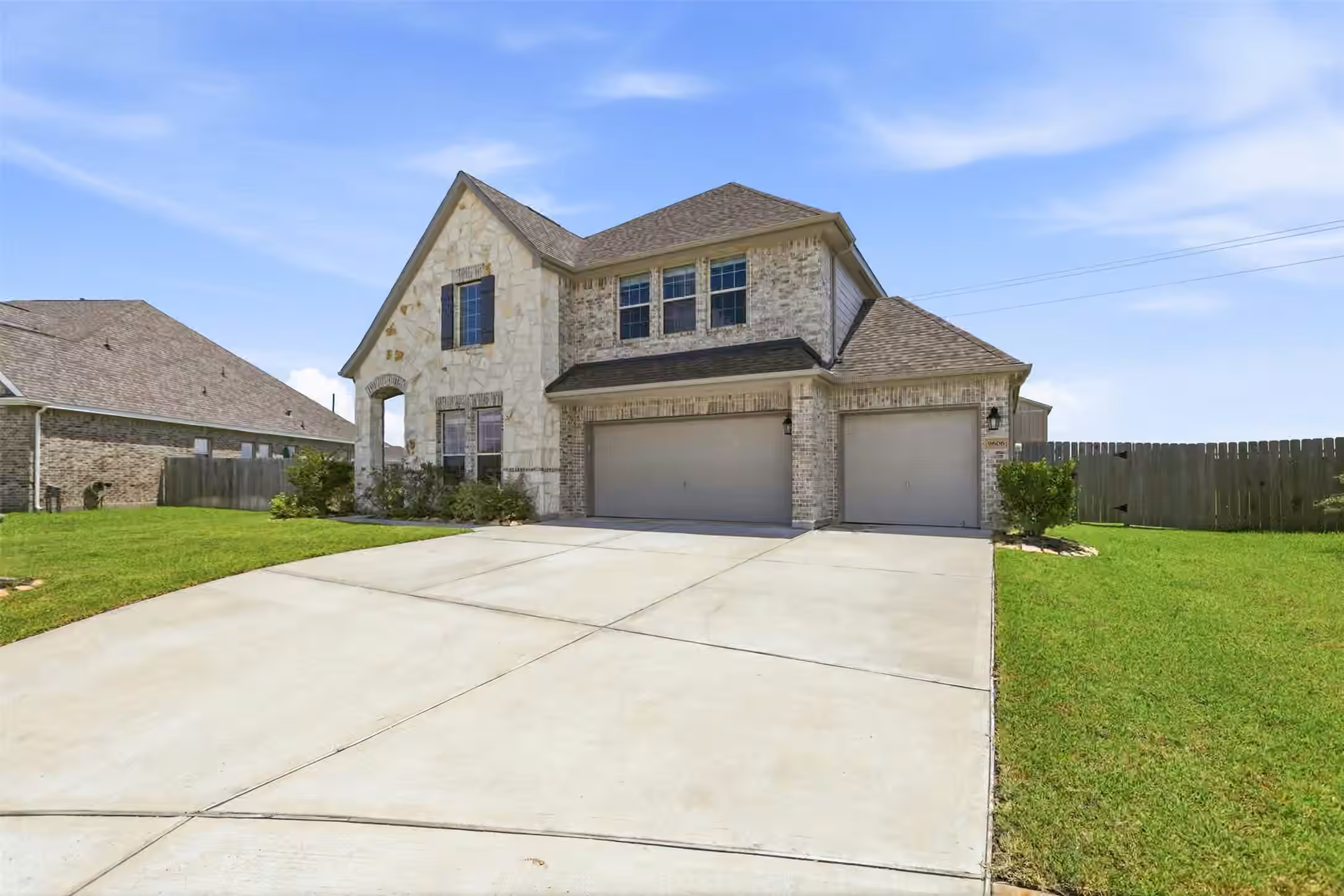 Photo 5 of 9606 Pleasant Way, Baytown, TX