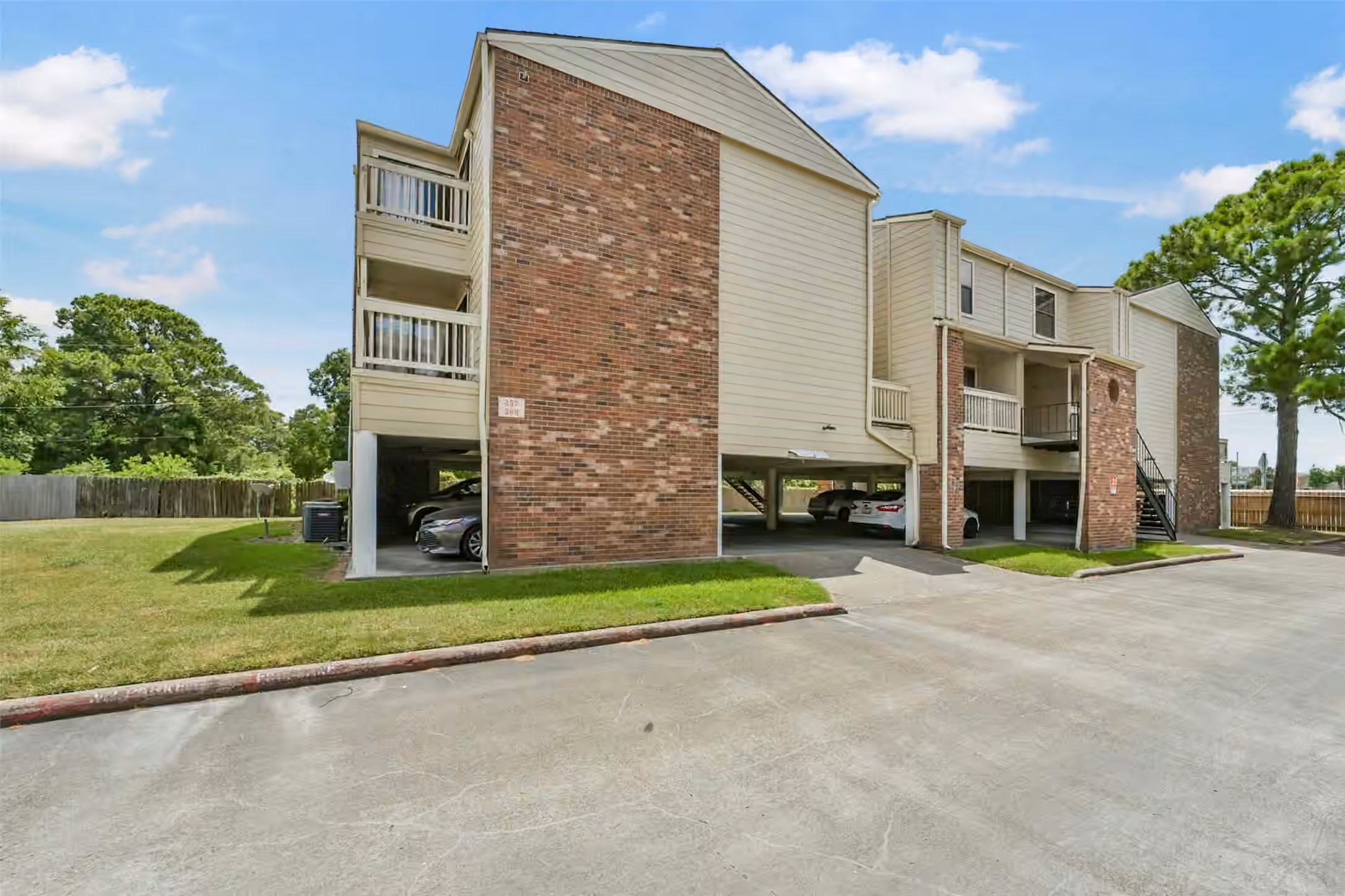 Photo of 2501 Gulf Freeway 258c, Dickinson, TX 77539