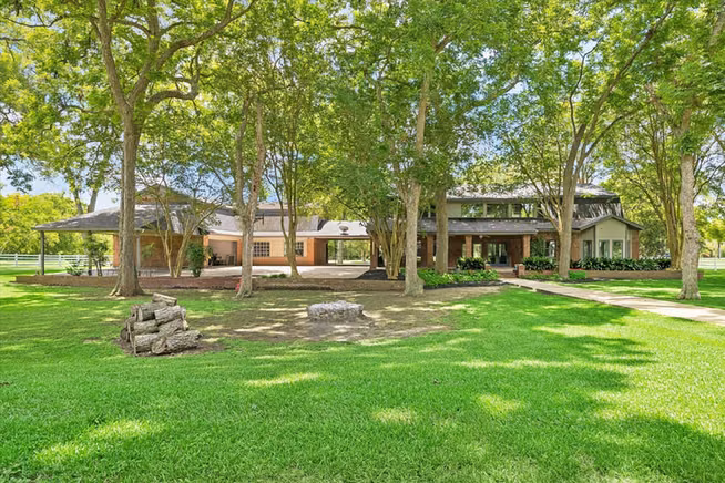 Photo 4 of 5106 MIMOSA LANE, Richmond, TX