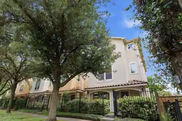 Photo 4 of 2202 Colorado Street, Houston, TX