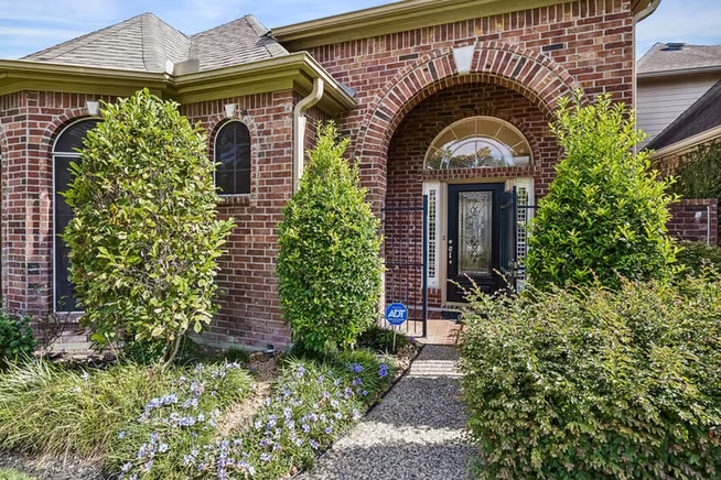 Photo 2 of 6842 Queensclub Drive, Houston, TX