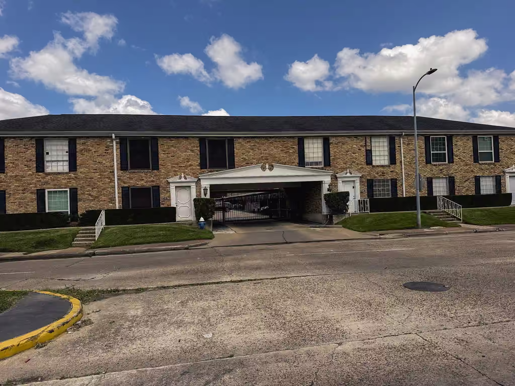 Photo of 2201 Fountain View Drive 20, Houston, TX