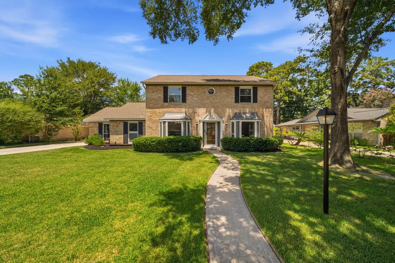Photo 2 of 626 Magic Oaks Drive, Spring, TX
