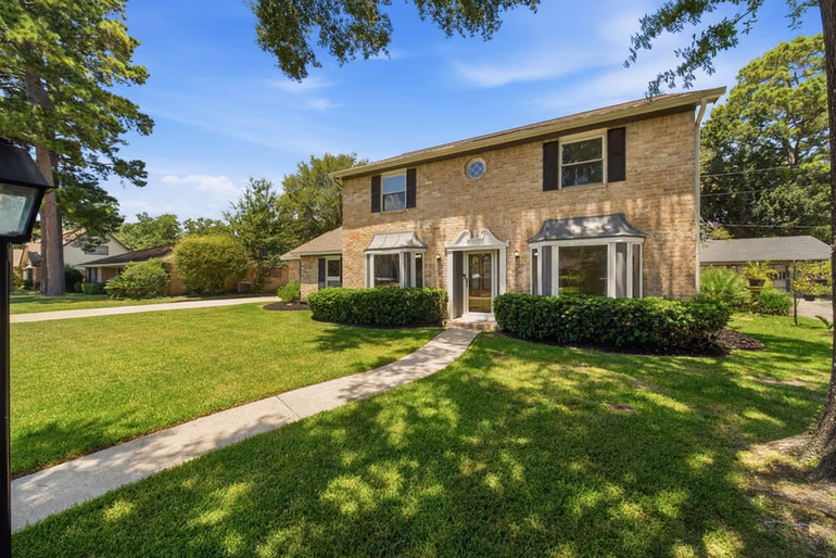 Photo 3 of 626 Magic Oaks Drive, Spring, TX