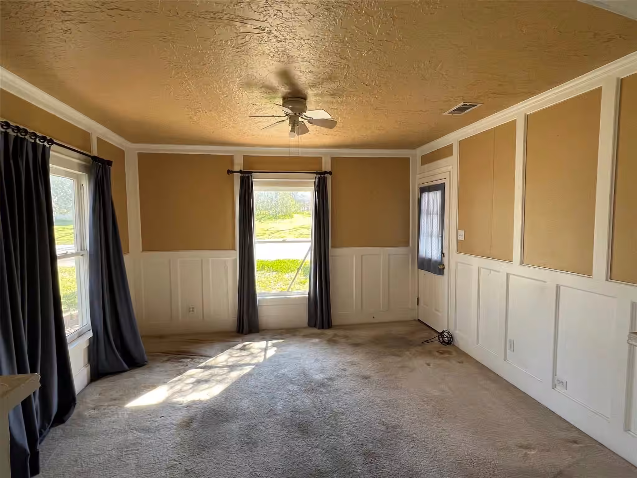 Photo 7 of 220 S Tesch Street, Bellville, TX