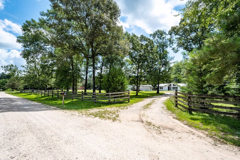Photo 2 of 400 Coway Rd, Livingston, TX