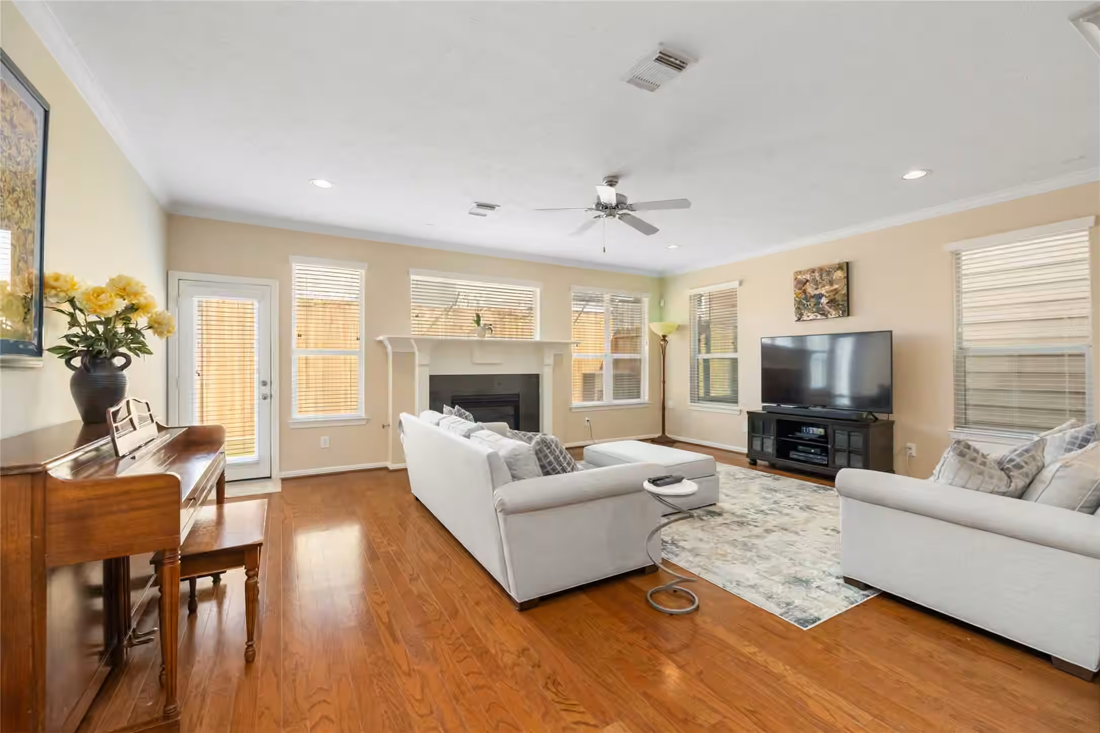 Photo 3 of 2632 Couch Street, Houston, TX