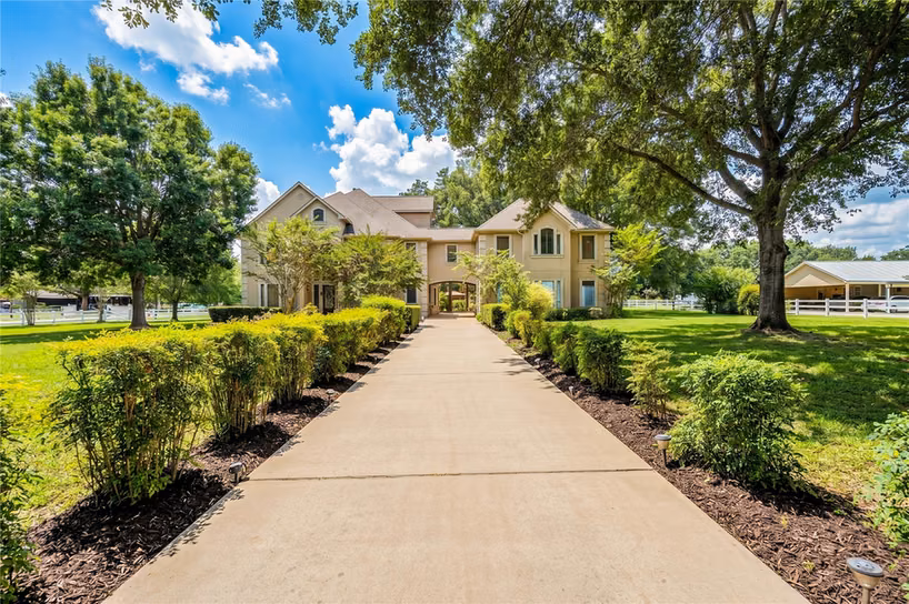 Photo 3 of 200 Creekside Court, Sealy, TX